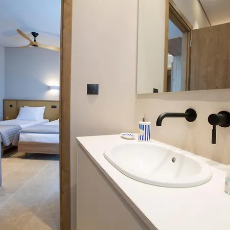 Villa Blooms Of Bay - Luxury With Private Heated Pool Szívota