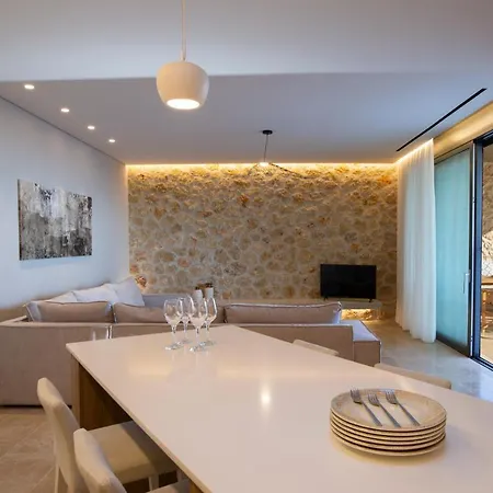 Villa Blooms Of Bay - Luxury With Private Heated Pool
