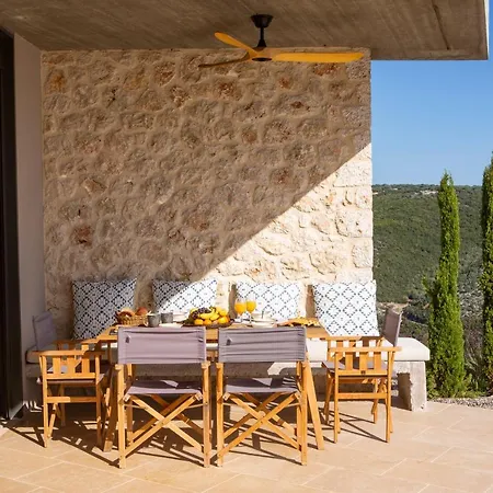 Villa Blooms Of Bay - Luxury With Private Heated Pool Szívota